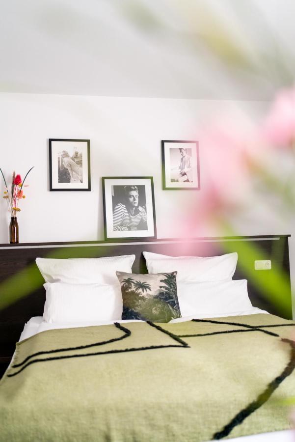 Luxstay Karben Buitenkant foto