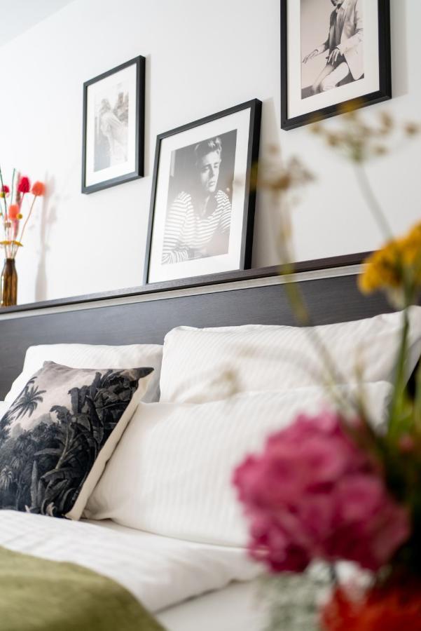 Luxstay Karben Buitenkant foto