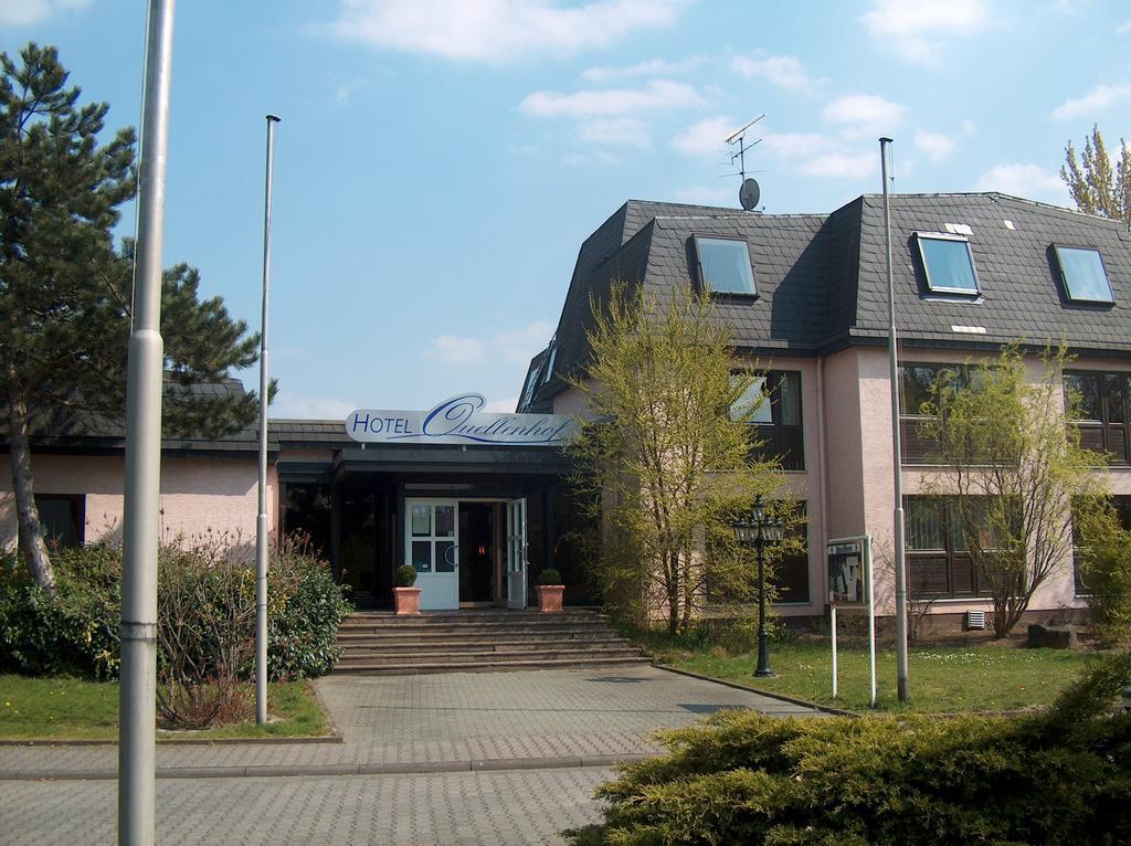 Luxstay Karben Buitenkant foto